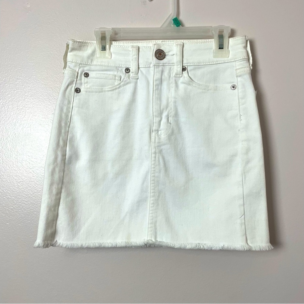 American Eagle White Jean Skirt – Super Stretch – Fringed Hem – Size 0